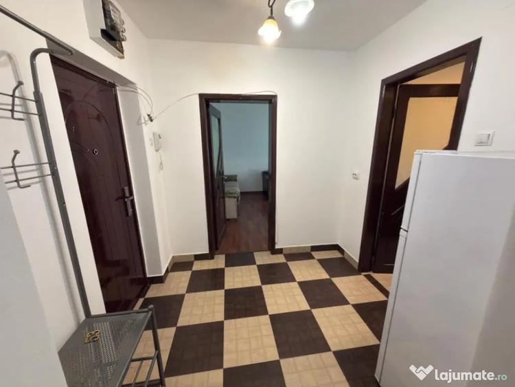 Apartament cu 3 camere decomandat în Republicii