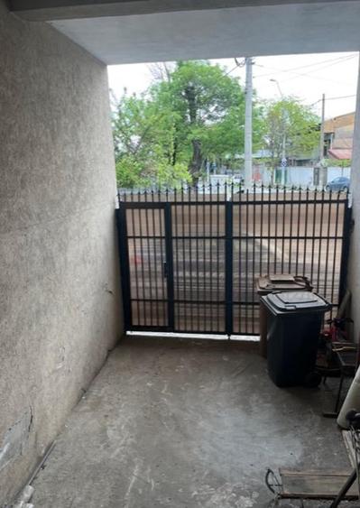 Casă individuală cu 8 camere cu Canalizare în Prelungirea Ferentari