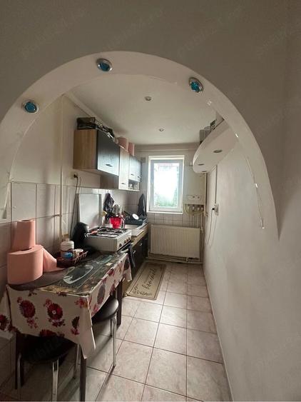 Apartament cu 2 camere semidecomandat în Podu Roș