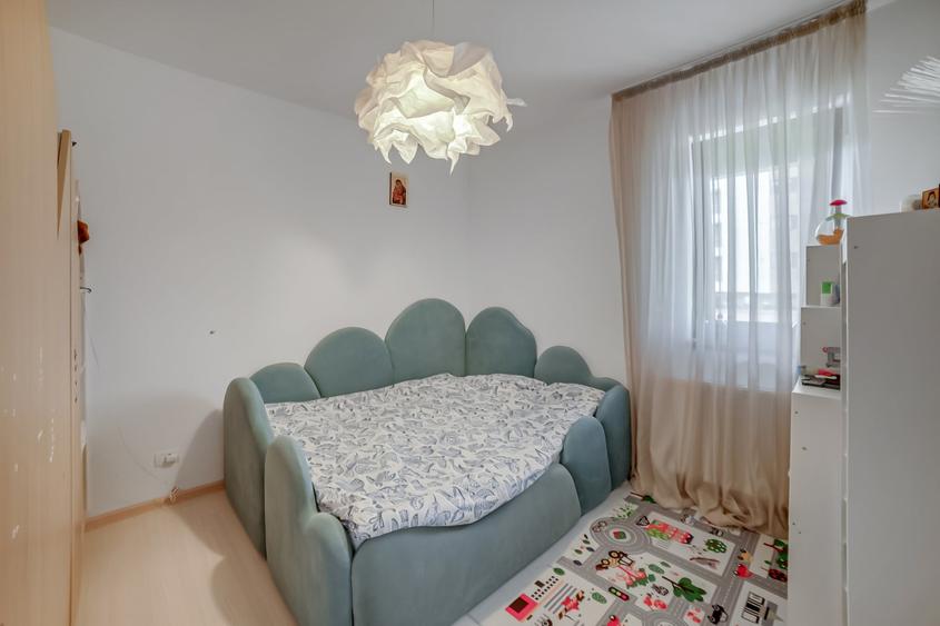Apartament cu 4 camere decomandat, mobilat în Sisești