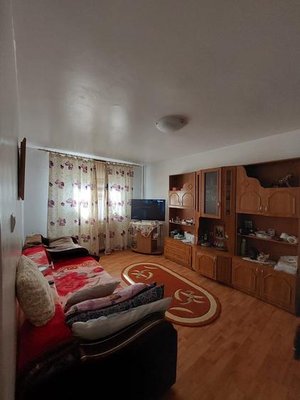 Apartament cu 4 camere decomandat, mobilat în Alexandru cel Bun