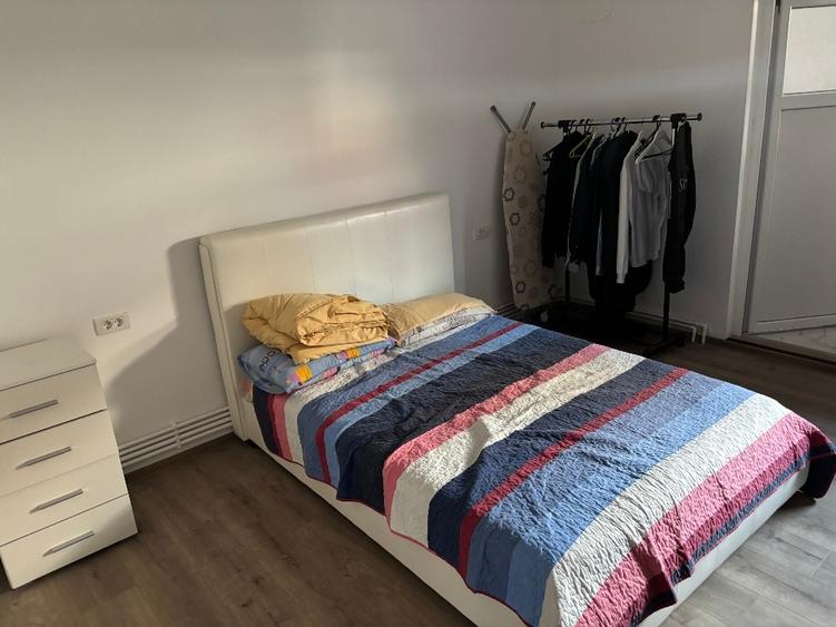 Casă individuală cu 5 camere cu Canalizare în Central