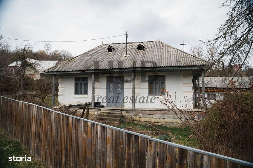 Casă cu 10 camere cu Teren 2500 Mp în Strugari