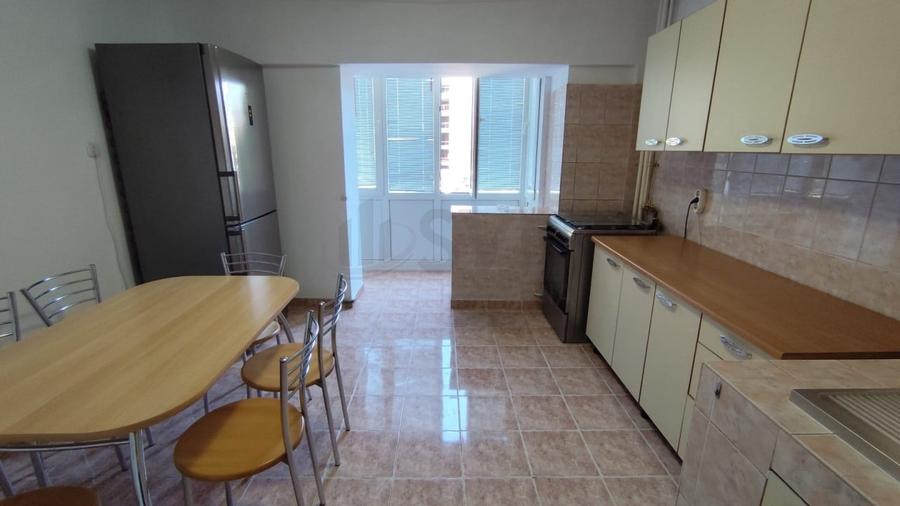 Apartament cu 4 camere decomandat, mobilat în Unirii