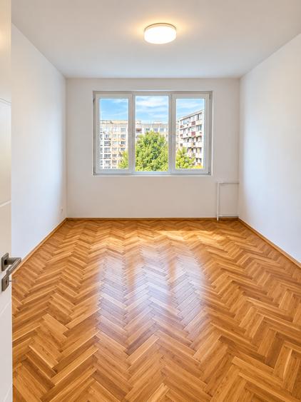 Apartament cu 3 camere decomandat în Tineretului