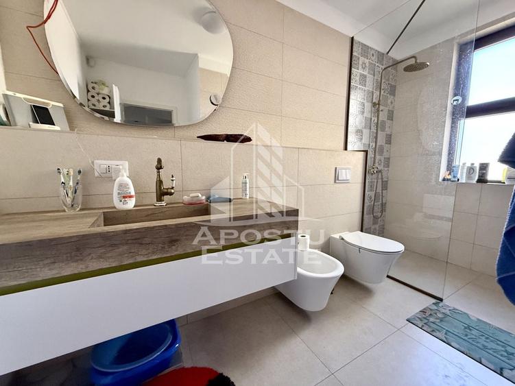 Casă individuală cu 4 camere cu Canalizare în Ghirodei