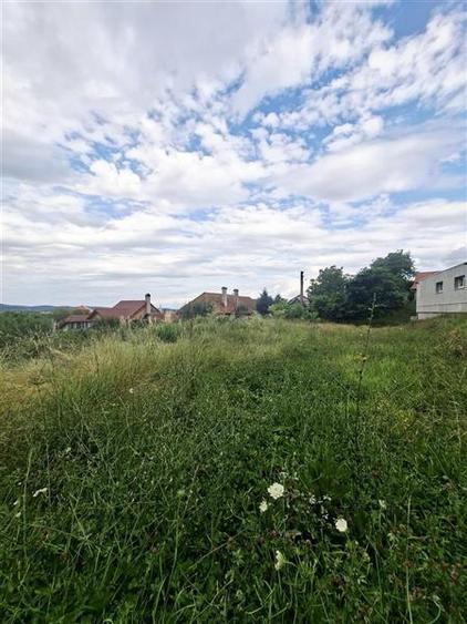 Teren Construcții intravilan de 1355 mp, în Periferie
