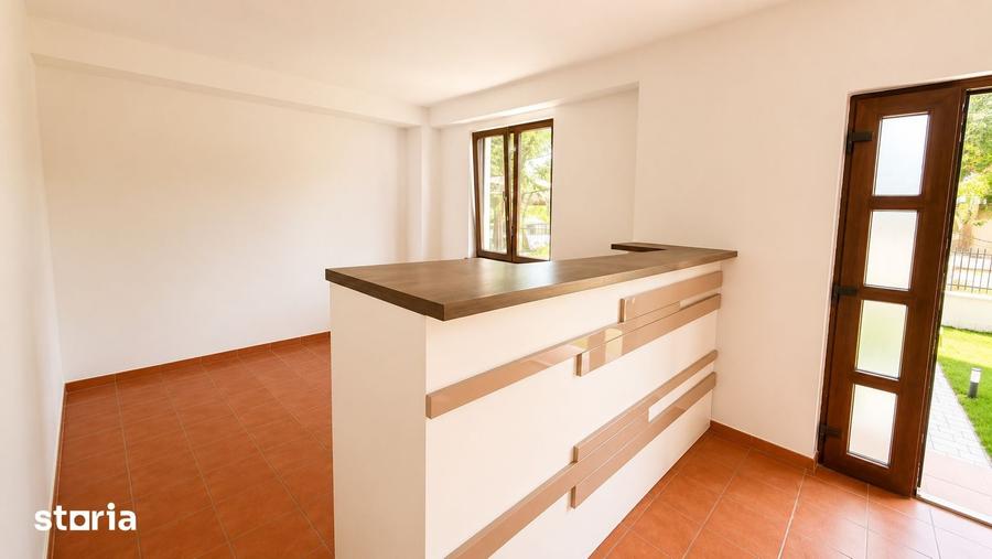 Casă cu 10 camere cu Teren 1300 Mp în Central