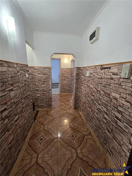 Apartament cu 3 camere decomandat în Noua