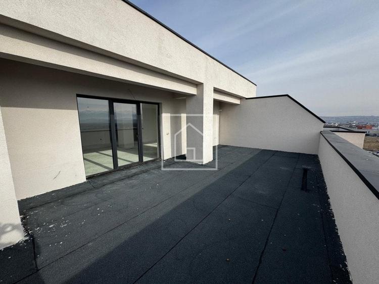 Penthouse cu 3 camere decomandat în Mihai Viteazul