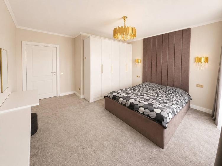 Apartament cu 4 camere decomandat în Borhanci