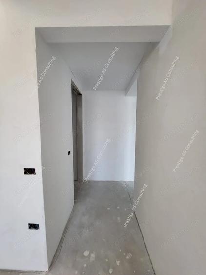 Apartament cu 3 camere semidecomandat în Dumbrăvița