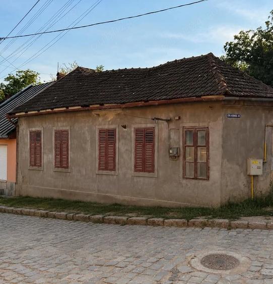 Casă cu 4 camere cu Teren 400 Mp în Exterior Vest