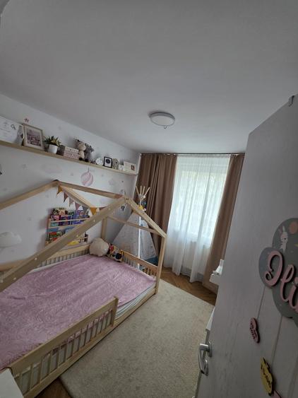 Apartament cu 3 camere semidecomandat, mobilat în Obor