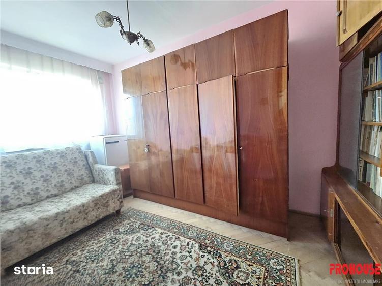 Apartament cu 3 camere semidecomandat în Central