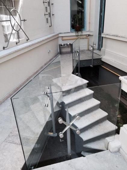 Casă individuală cu 27 camere cu Canalizare în Central