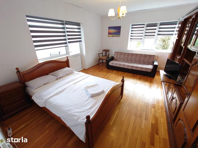 Casă cu 9 camere cu Teren 986 Mp în Găvana