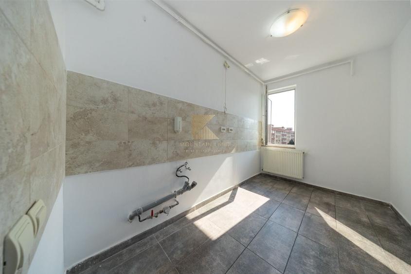 Apartament cu 3 camere semidecomandat în Gării