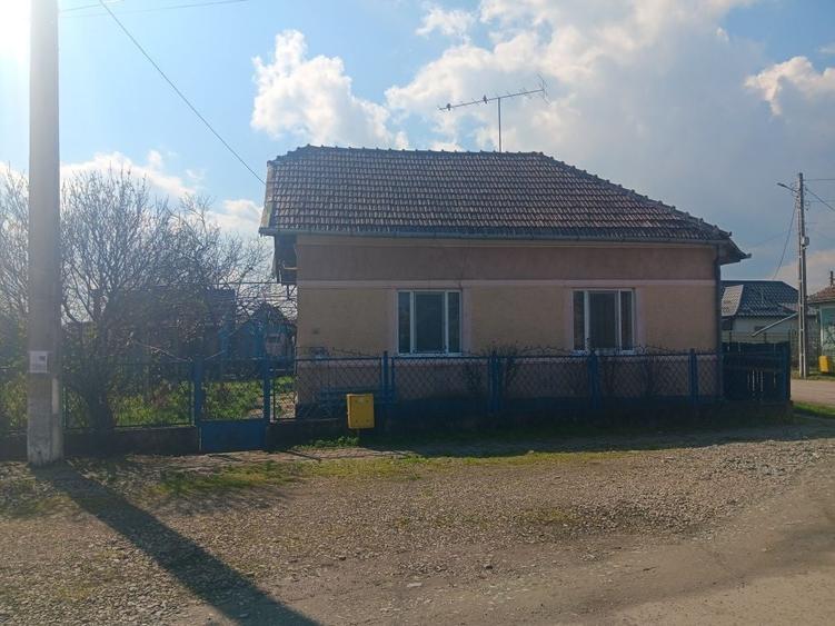Casă cu 4 camere în Lunca Mureșului