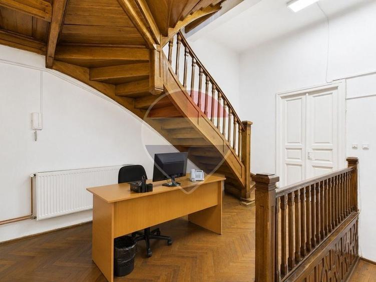 Casă individuală cu 6 camere cu Teren 132 Mp în Gara de Nord