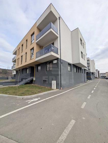 Apartament cu 3 camere semidecomandat în Florești