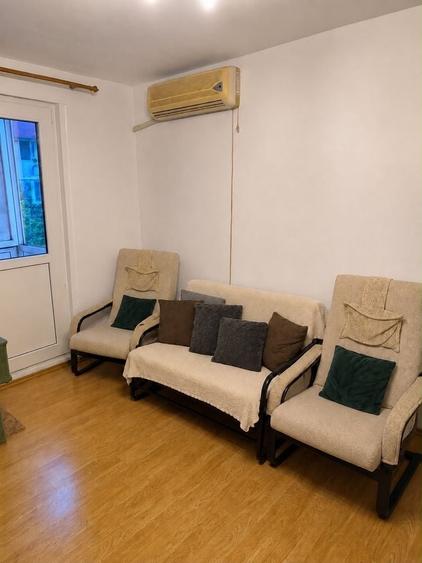 Apartament cu 3 camere semidecomandat în Brâncoveanu
