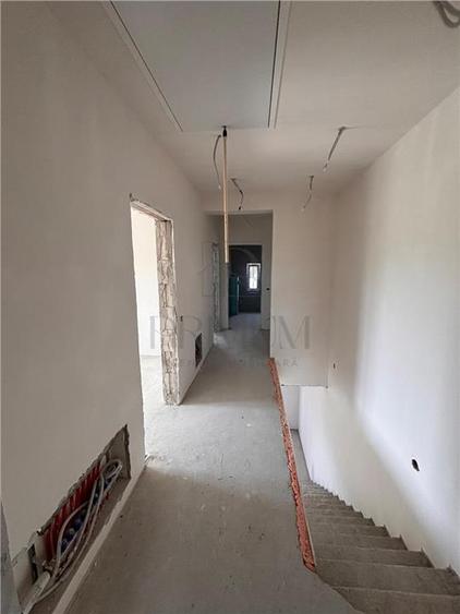 Duplex cu 5 camere cu Teren 300 Mp în Moșnița Nouă