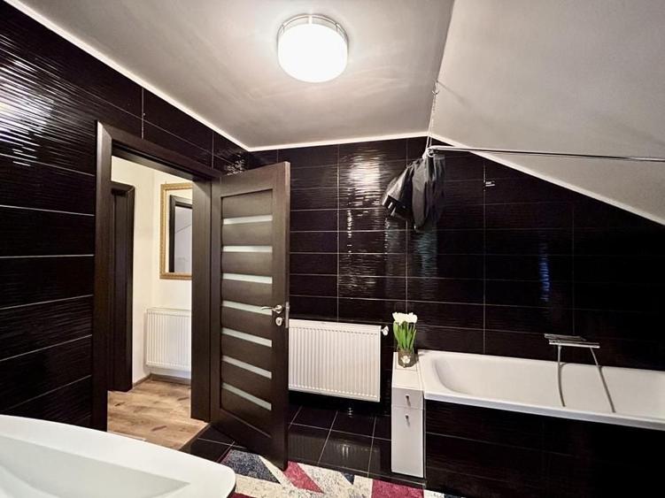 Casă individuală cu 5 camere cu Canalizare în Central