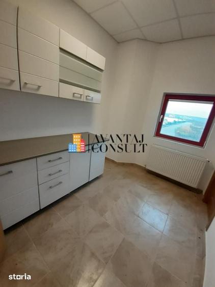 Spațiu comercial, de 2,360 mp, în Central