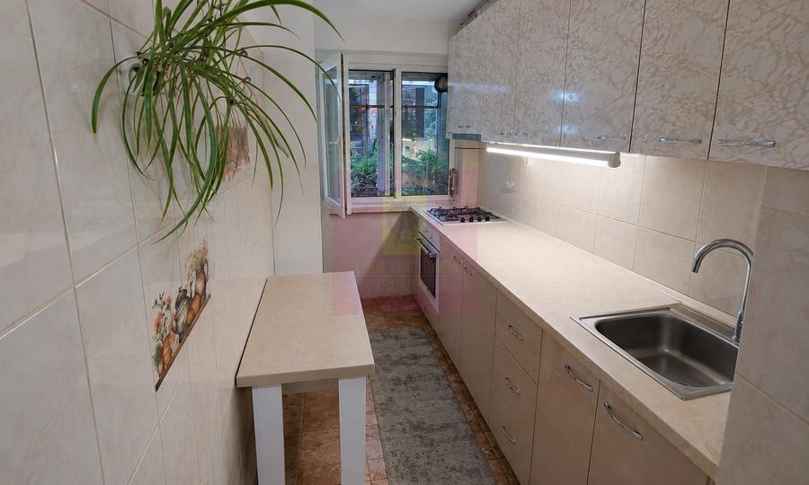 Apartament cu 3 camere semidecomandat, mobilat în Brâncoveanu