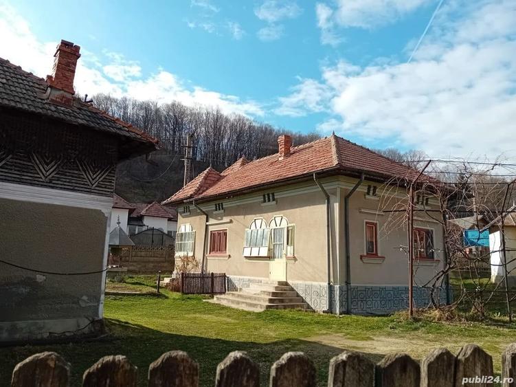 Casă cu 6 camere în Căprioru