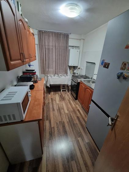 Apartament cu 3 camere decomandat în Prajila