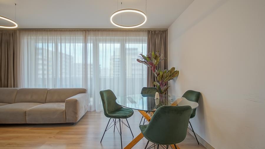 Apartament cu 4 camere semidecomandat în Astra