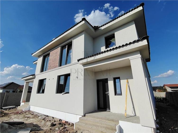 Duplex cu 4 camere cu Canalizare în Moșnița Nouă