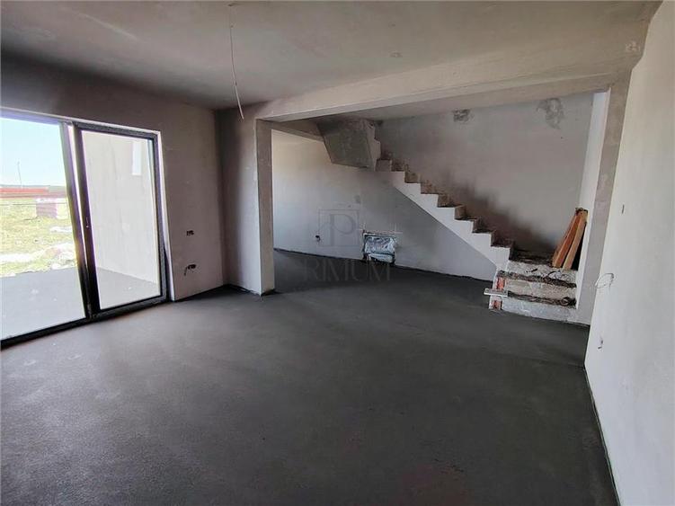 Duplex cu 4 camere cu Canalizare în Moșnița Veche
