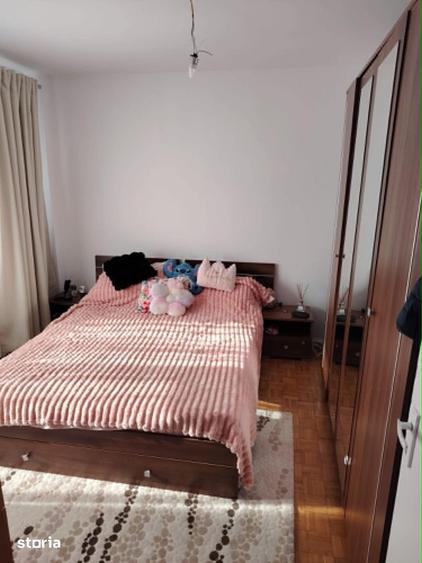 Apartament cu 3 camere semidecomandat în Astra