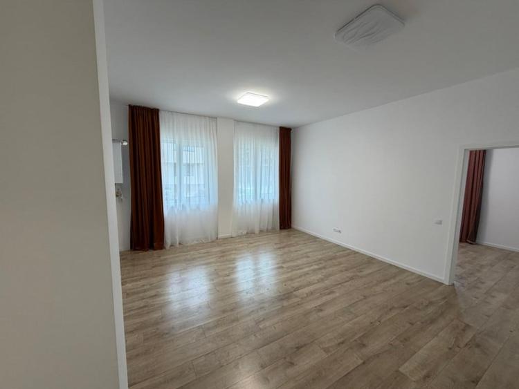 Apartament cu 3 camere decomandat în Florești — fotografia 3
