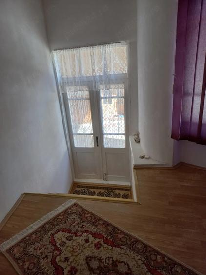 Casă cu 6 camere cu Canalizare în Lăpușnicu Mare
