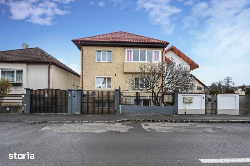 Apartament cu 3 camere decomandat în Centrul Istoric