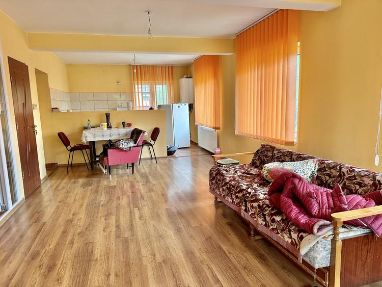 Casă individuală cu 5 camere cu Teren 900 Mp în Florești