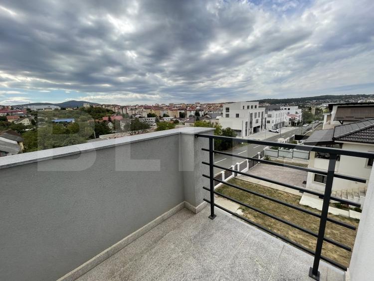 Apartament cu 4 camere decomandat, mobilat în Sud-Vest