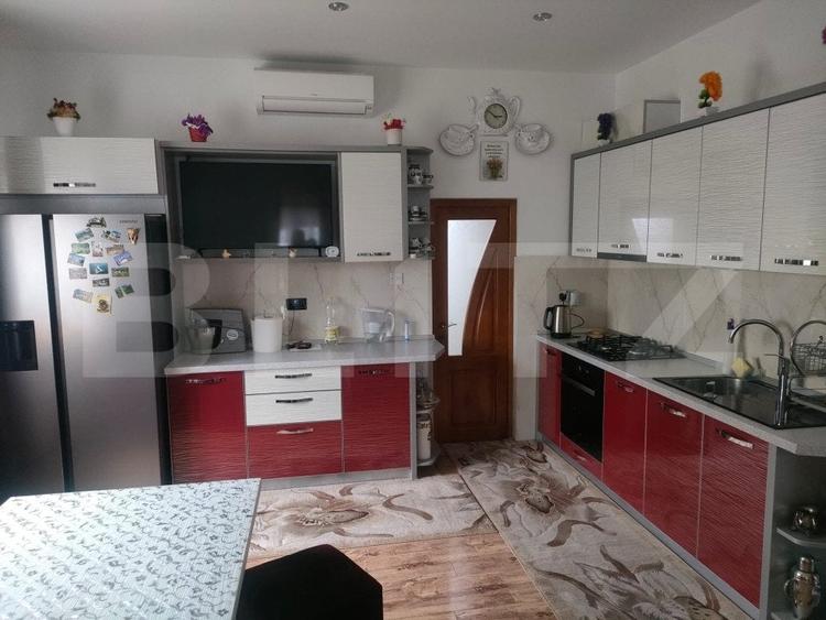 Casă individuală cu 8 camere cu Garaj în Marginea