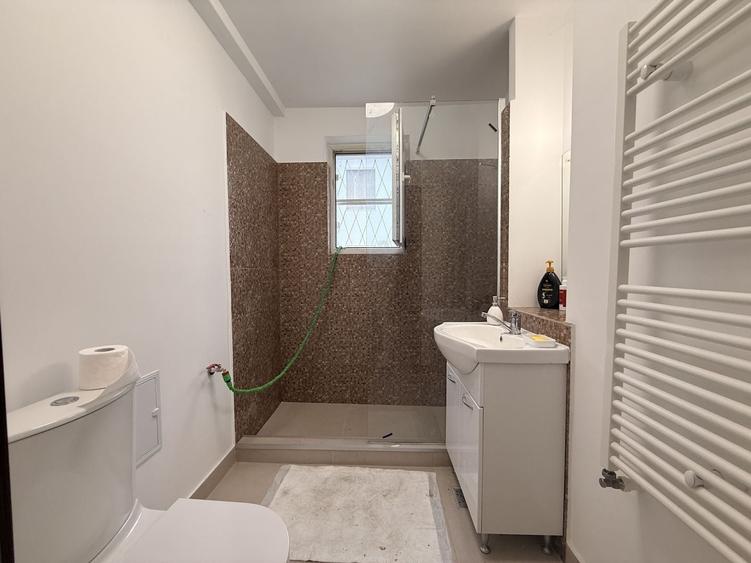 Apartament cu 4 camere semidecomandat în Primăverii