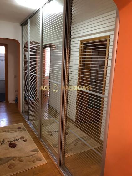 Apartament cu 4 camere semidecomandat, mobilat în Drumul Taberei