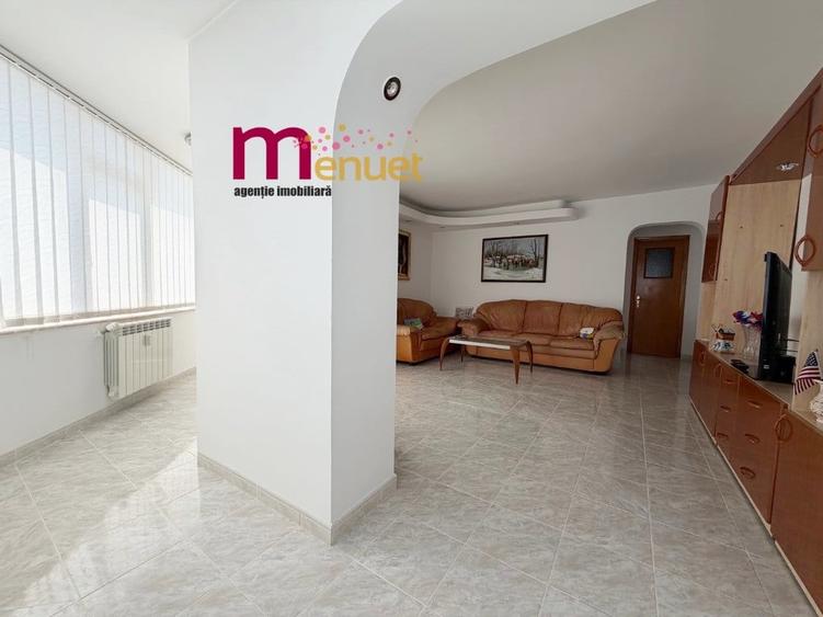 Apartament cu 3 camere decomandat în Central