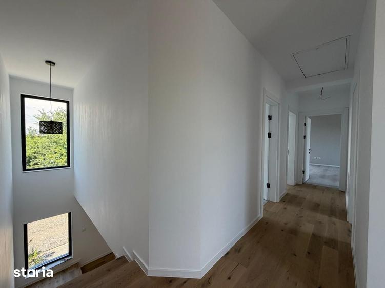 Casă cu 5 camere cu Teren 410 Mp în Corbeanca