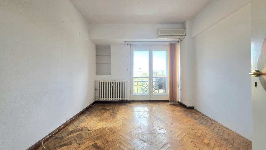 Apartament cu 4 camere decomandat în P-ța Unirii