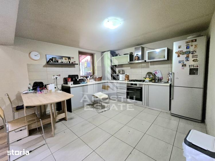 Casă cu 8 camere cu Teren 629 Mp în Mehala