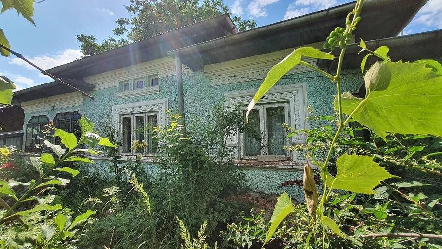 Teren de 6378 mp, în Brăteștii de Jos