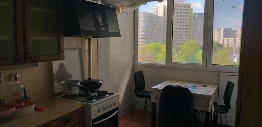 Apartament cu 3 camere decomandat în Obor